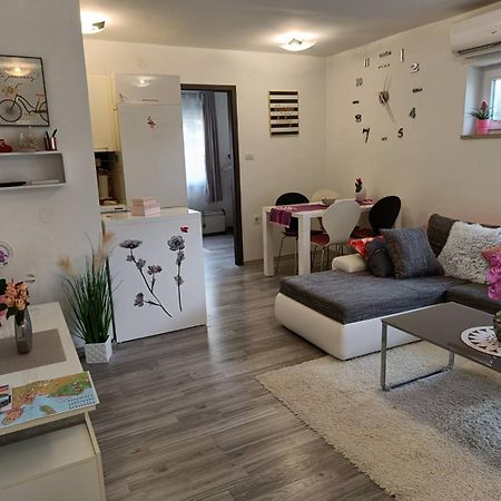 Studio apartment Mari&parking free Rovigno Camera foto