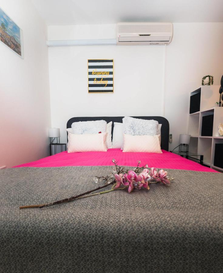 Studio apartment Mari&parking free Rovigno Esterno foto
