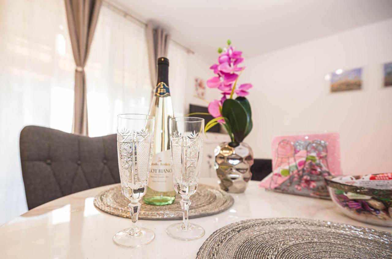 Studio apartment Mari&parking free Rovigno Esterno foto