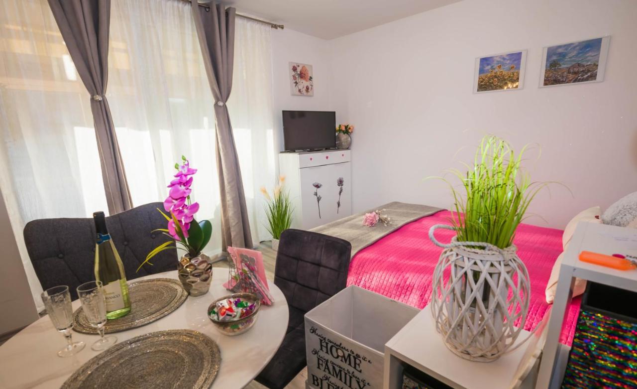 Studio apartment Mari&parking free Rovigno Esterno foto