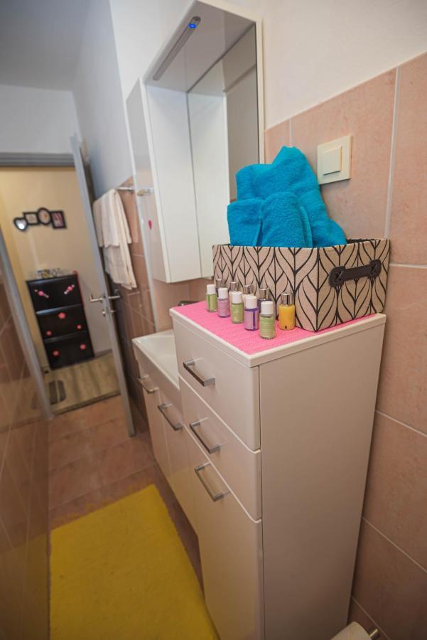 Studio apartment Mari&parking free Rovigno Esterno foto